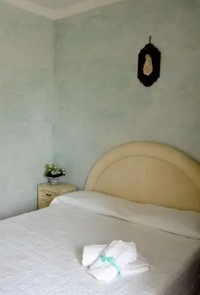 Tek Büyük Yataklı Oda, Ortak Banyo (B)