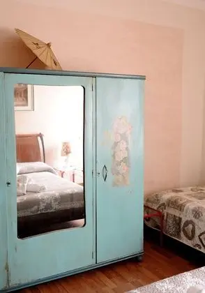 Tek Büyük Yataklı Oda, Ortak Banyo (C)