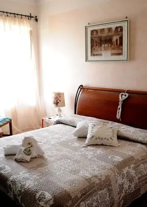 Tek Büyük Yataklı Oda, Ortak Banyo (C)