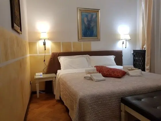 Tek Büyük veya İki Ayrı Yataklı Oda, Ortak Banyo