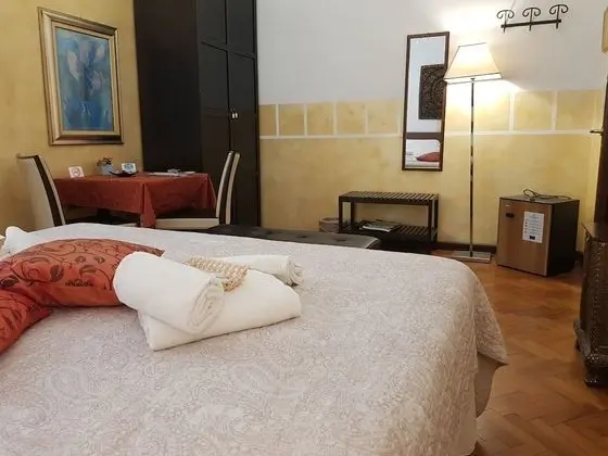 Tek Büyük veya İki Ayrı Yataklı Oda, Ortak Banyo