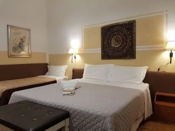 Üç Kişilik Oda, Ortak Banyo