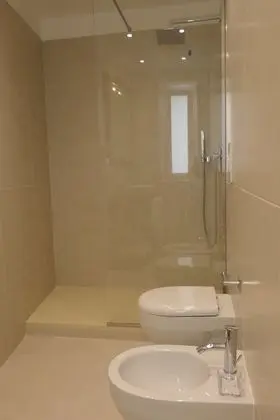 Design Tek Büyük Yataklı Oda, 1 Büyük (Queen) Boy Yatak, Sigara İçilmez, Avlu Manzaralı