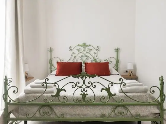 Comfort Tek Büyük Yataklı Oda (4th floor, stair access only)