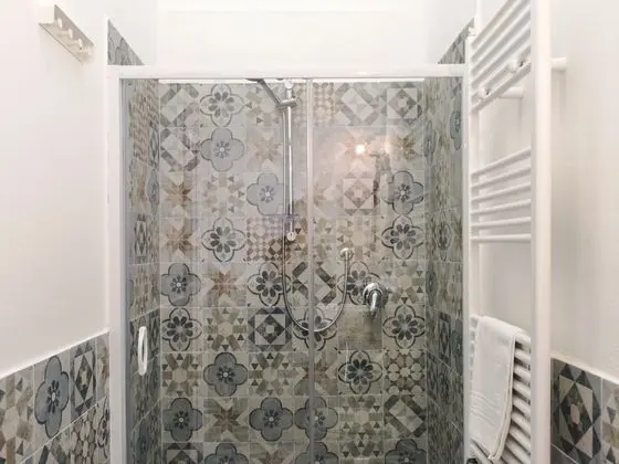 Comfort Tek Büyük Yataklı Oda (4th floor, stair access only)