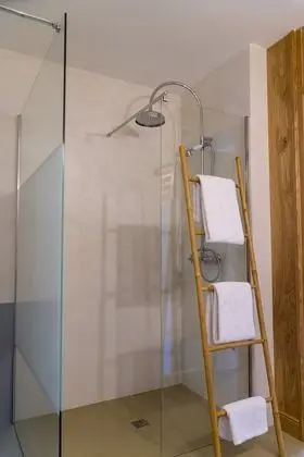 Tek Büyük Yataklı Oda (Bougainvillier)