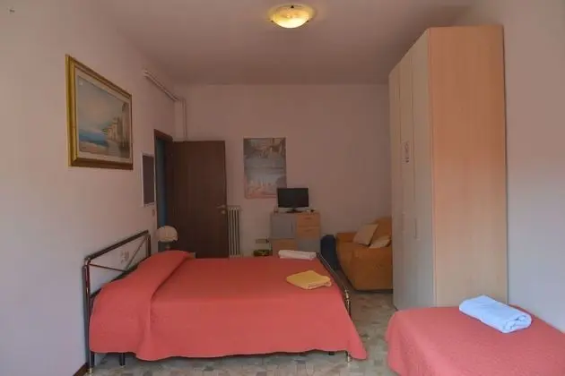 Üç Kişilik Oda, Ortak Banyo