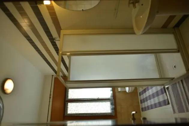 Üç Kişilik Oda, Ortak Banyo
