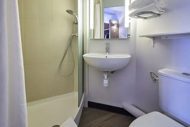 İki Ayrı Yataklı Oda, Sigara İçilmez