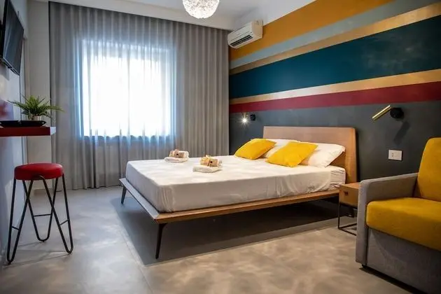 Design Üç Kişilik Oda, Banyolu/Duşlu