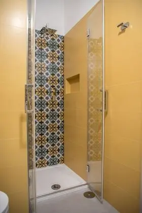 Design Üç Kişilik Oda, Banyolu/Duşlu
