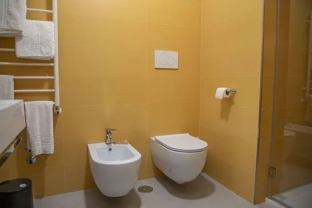 Design Üç Kişilik Oda, Banyolu/Duşlu