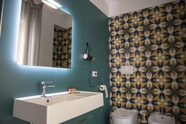 Design Üç Kişilik Oda, Banyolu/Duşlu