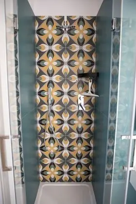 Design Üç Kişilik Oda, Banyolu/Duşlu