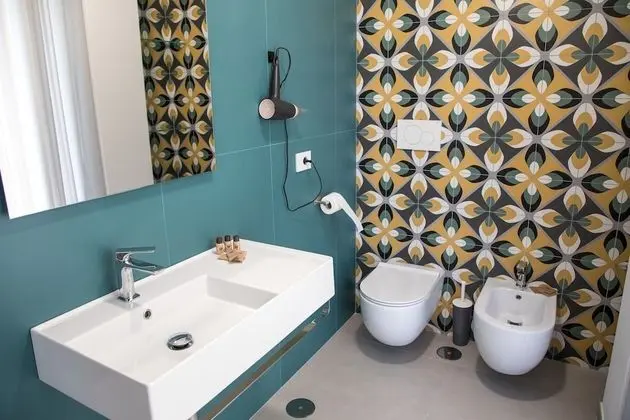 Design Üç Kişilik Oda, Banyolu/Duşlu