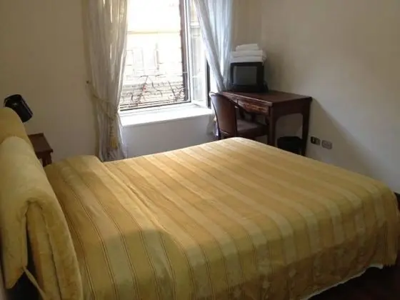 Basic Tek Büyük Yataklı Oda