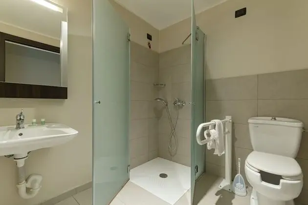Tek Büyük Yataklı Oda, Engellilere Uygun, Sigara İçilmez