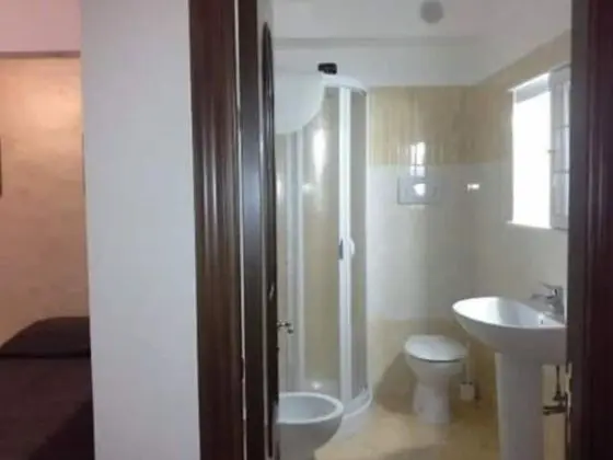 Üç Kişilik Oda, Banyolu/Duşlu