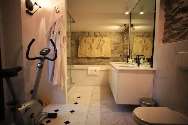 Deluxe Tek Büyük Yataklı Oda (Split Level)