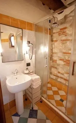 Büyük Yataklı Tek Kişilik Oda
