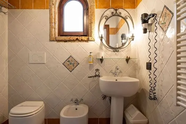 Üç Kişilik Oda