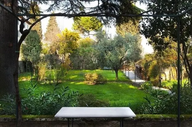 Üç Kişilik Oda, Bahçe Manzaralı