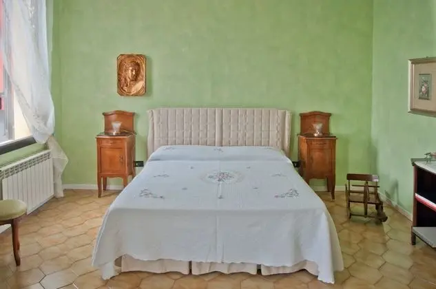 Üç Kişilik Oda, Özel Banyo (not in room)