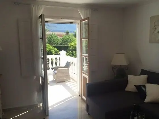 Apart Daire, 2 Yatak Odası, Balkon, Bahçe Manzaralı