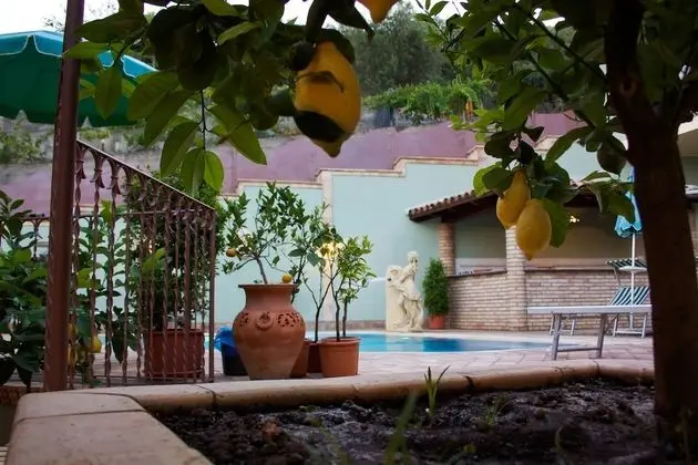 Tek Büyük veya İki Ayrı Yataklı Oda, Balkon
