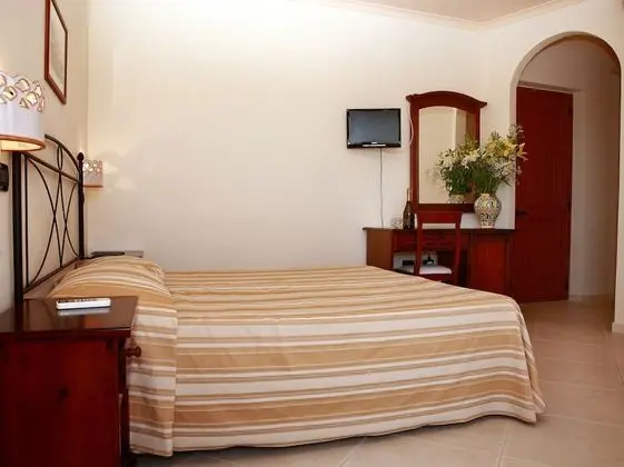 Tek Büyük veya İki Ayrı Yataklı Oda, Balkon