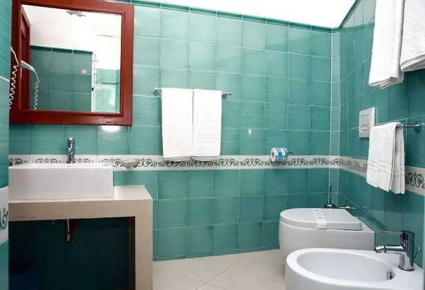 Tek Büyük veya İki Ayrı Yataklı Oda, Balkon