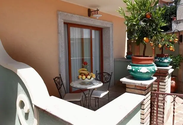 Üç Kişilik Oda, Balkon