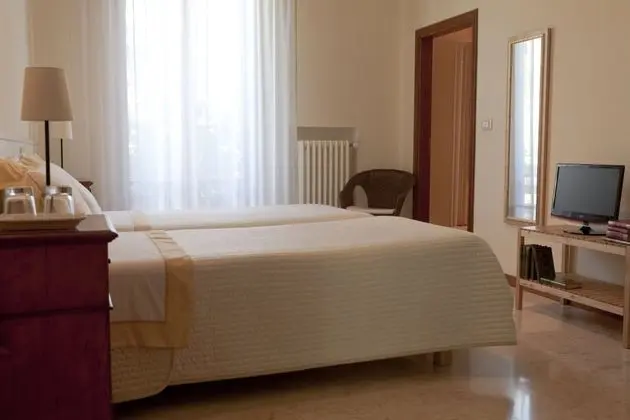 Tek Büyük veya İki Ayrı Yataklı Oda, Şehir Manzaralı