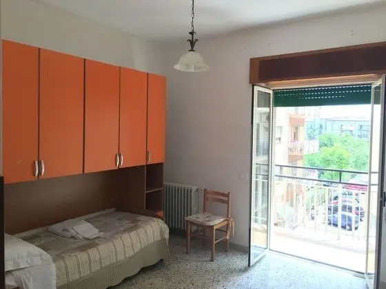 Üç Kişilik Oda, Ortak Banyo, Şehir Manzaralı