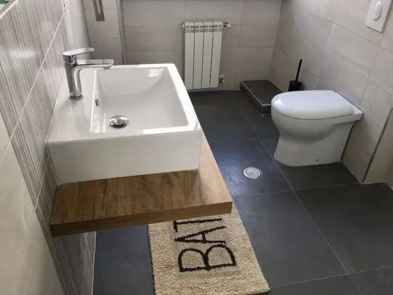 Tek Büyük veya İki Ayrı Yataklı Oda (Brown)