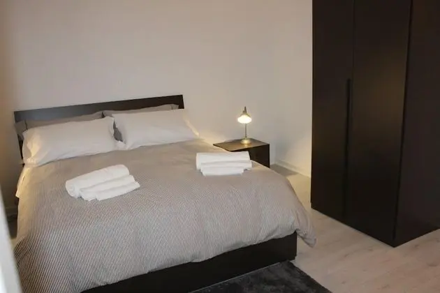 Tek Büyük veya İki Ayrı Yataklı Oda (Brown)