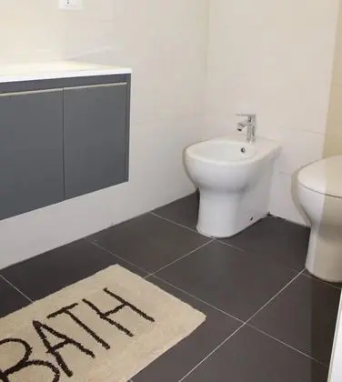 Tek Büyük veya İki Ayrı Yataklı Oda (Brown)