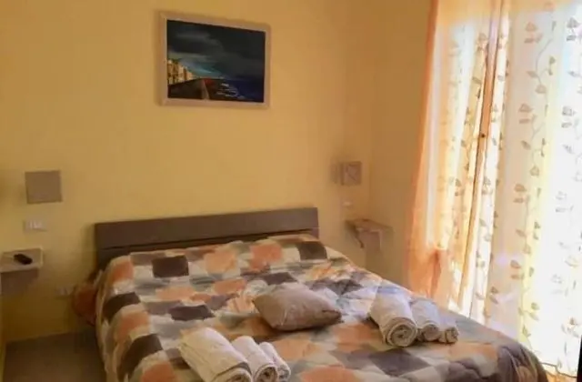 Basic Tek Büyük Yataklı Oda