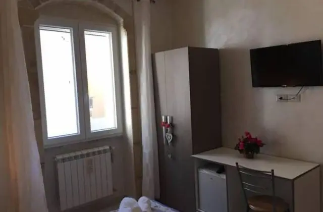 Basic Tek Büyük Yataklı Oda