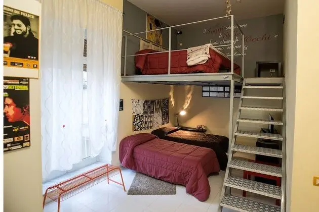Dört Kişilik Oda, Balkon, Avlu Manzaralı