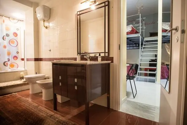 Dört Kişilik Oda, Balkon, Avlu Manzaralı