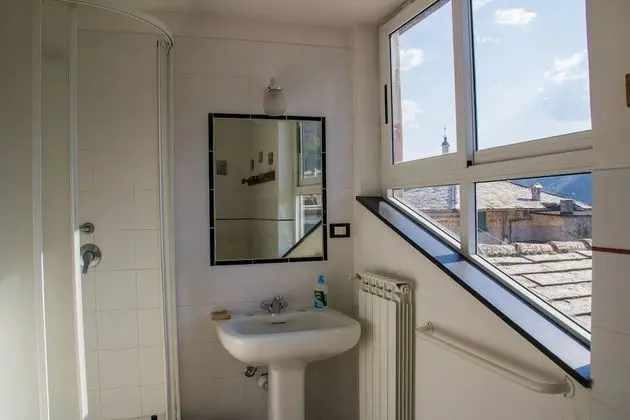 Tek Büyük Yataklı Oda, Ortak Banyo