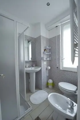 Tek Büyük Yataklı Oda, Ortak Banyo