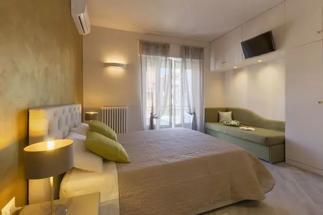 Üç Kişilik Oda (Sole)