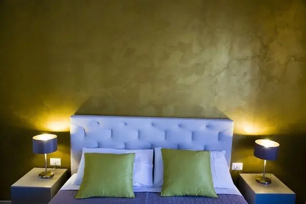 Üç Kişilik Oda (Sole)