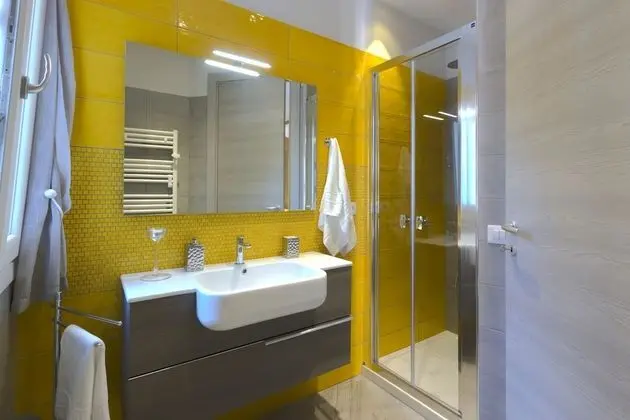 Üç Kişilik Oda (Sole)