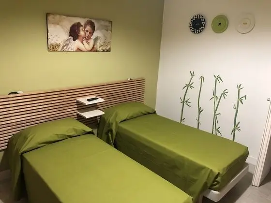 Tek Büyük veya İki Ayrı Yataklı Oda, Banyolu/Duşlu