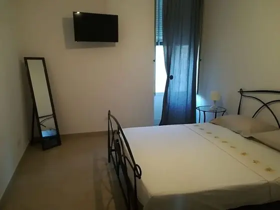 Tek Büyük Yataklı Oda, Ortak Banyo