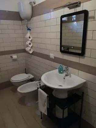 Tek Büyük Yataklı Oda, Ortak Banyo