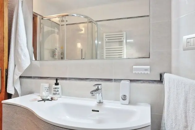 Tek Büyük Yataklı Oda, Banyolu/Duşlu